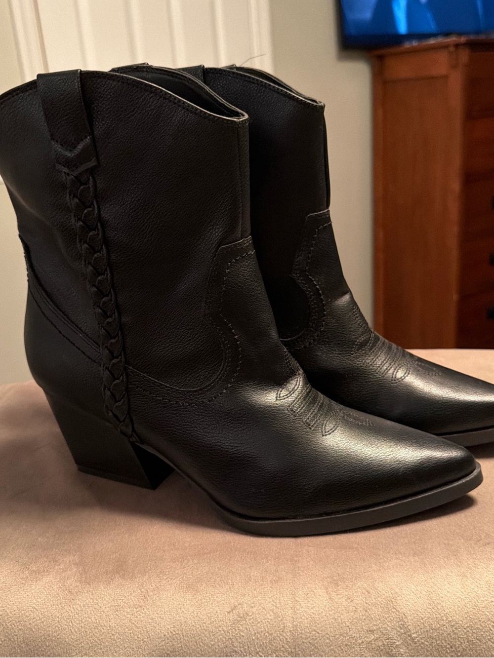 Dolce Vita Women's Black Faux Leather Vegan Braided Detail Western Boots